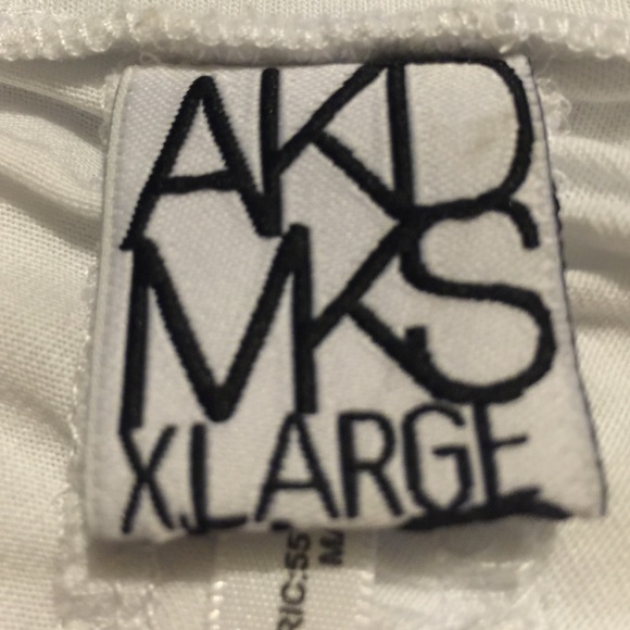 White tee - Picture 4 of 4