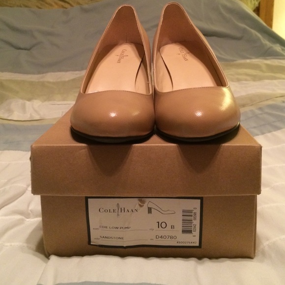 Cole Haan nude Edie low pumps