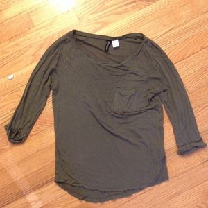 Divided olive green 3/4 sleeve shirt from H&M