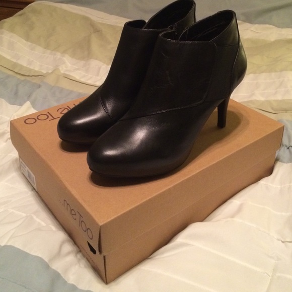 Me Too black leather Melody booties