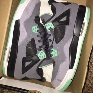 Authentic Air Jordan "Green glows" 😍