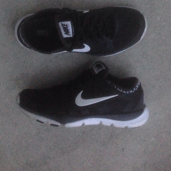 Black Nike Flex