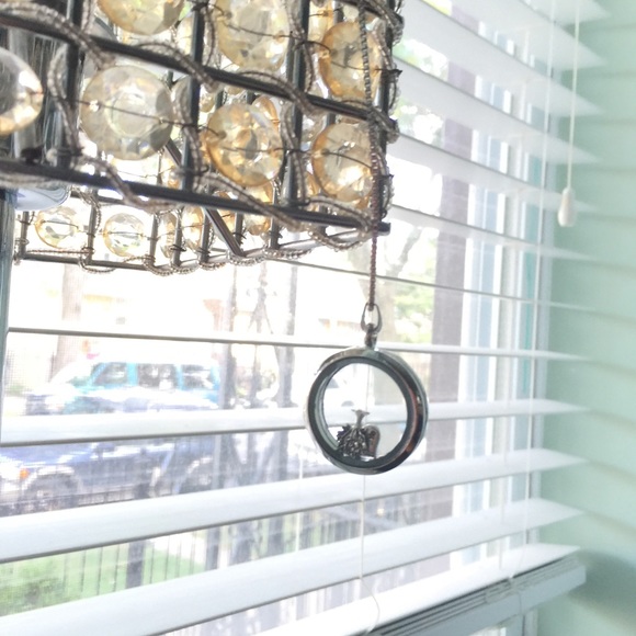 ⚡️SummerSale⚡️ Silver Glass Locket - Picture 2 of 3