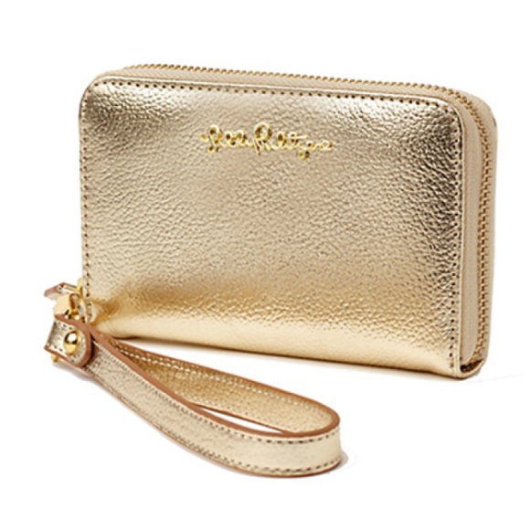 Lilly Pulitzer Clutches & Wallets - Lilly Pulitzer wallet -missing wristlet portion