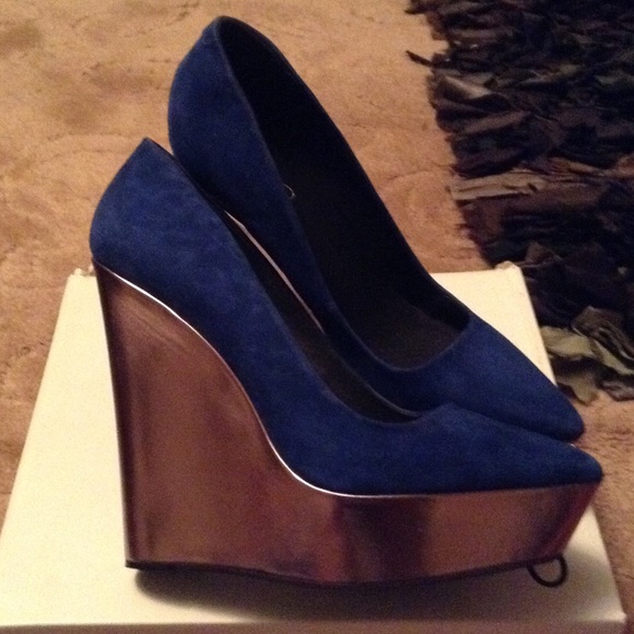 Blue suede Platform wedges - Picture 2 of 3