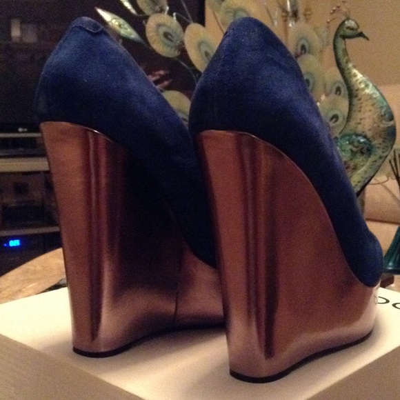 Blue suede Platform wedges - Picture 3 of 3