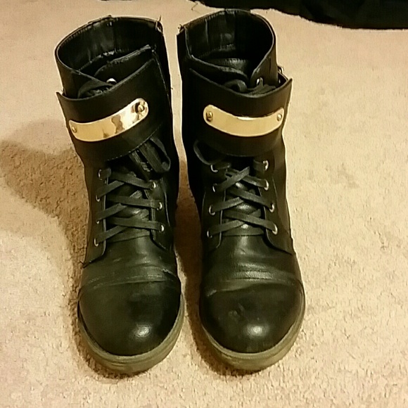 Combat boots