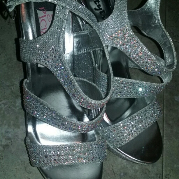 Shoes - Picture 2 of 4
