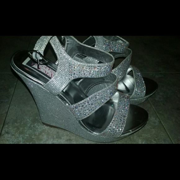 Shoes - Picture 4 of 4