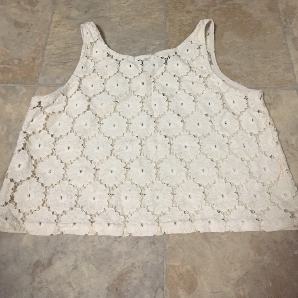 A cream crop top - Picture 2 of 2