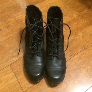 Worn once cute lace boot