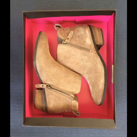 Vince Camuto Booties Almost Brand New)