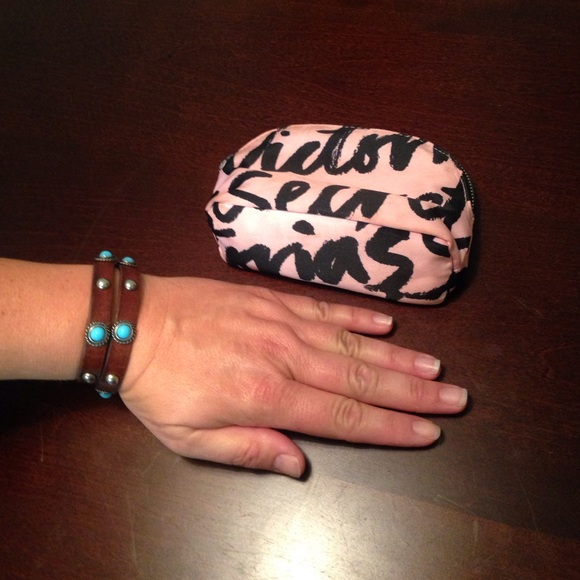 Victoria's Secret Mini Makeup Bag!