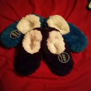 Snoozies house slippers (2)