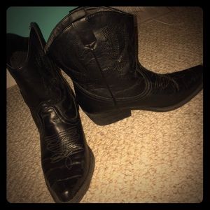 Fashionable cowboy boots!