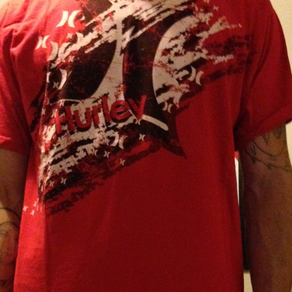 Hurley red tee