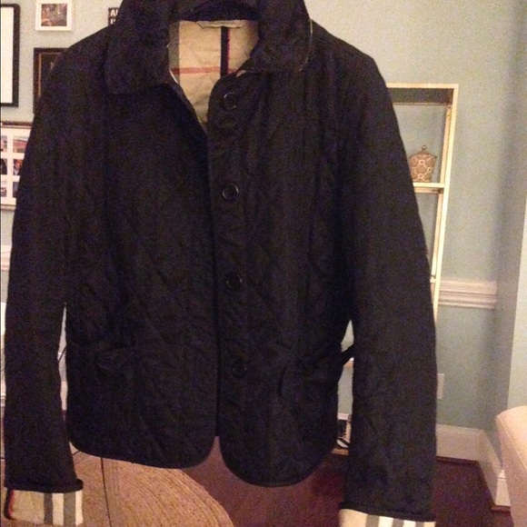 Burberry coat, size medium , tie pockets black