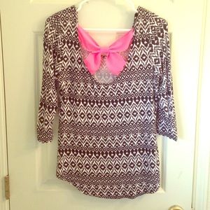 Bow-back printed shirt