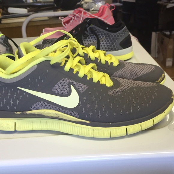 Nike's - Picture 2 of 4