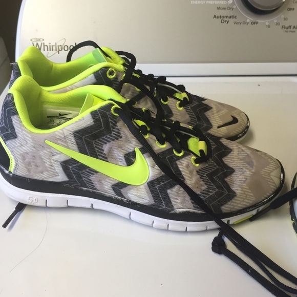 Nike's - Picture 3 of 4