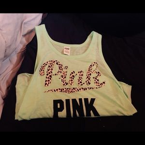 VS pink tank
