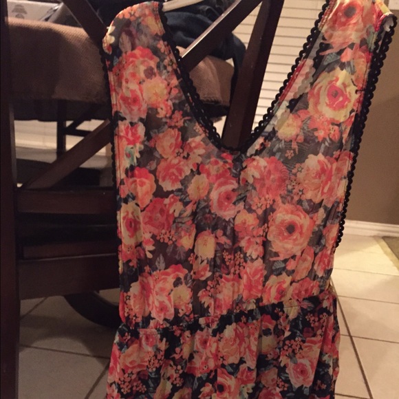 NWT Sleeveless Floral Romper