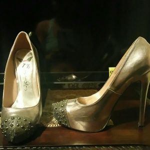 Gorgeous platted heels 7 1/2