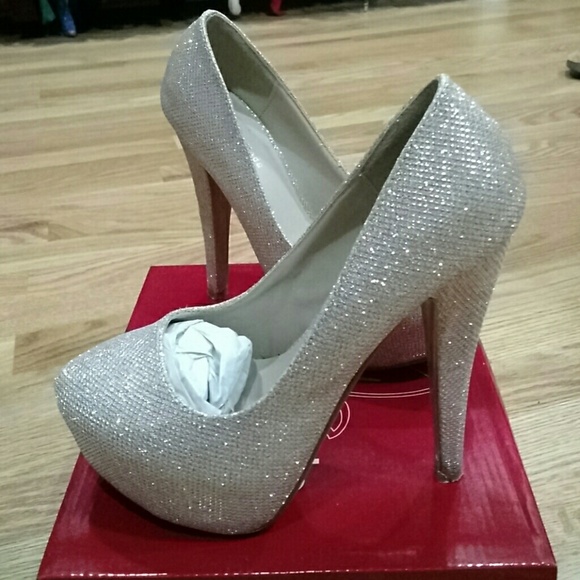 Shoes - Gold Sparkling Heels