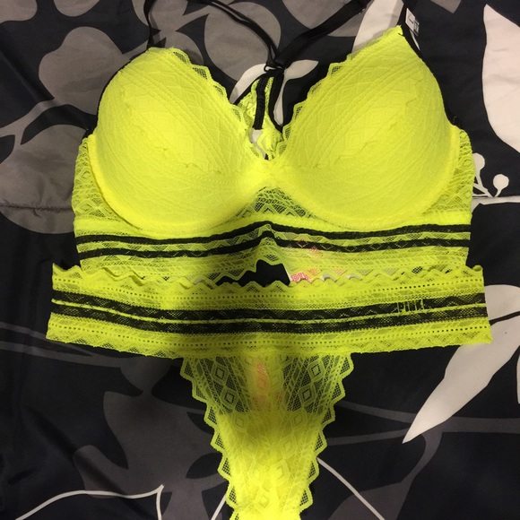 PINK Victoria's Secret Accessories - BNWT bra and thong set