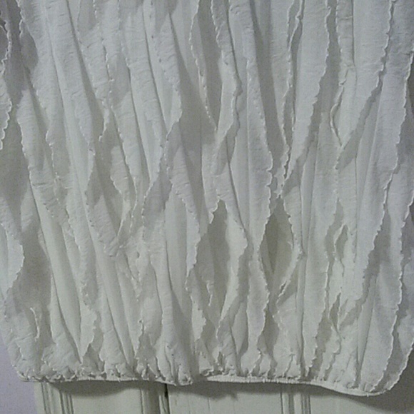 Off White Ruffle Shirt - Picture 3 of 3