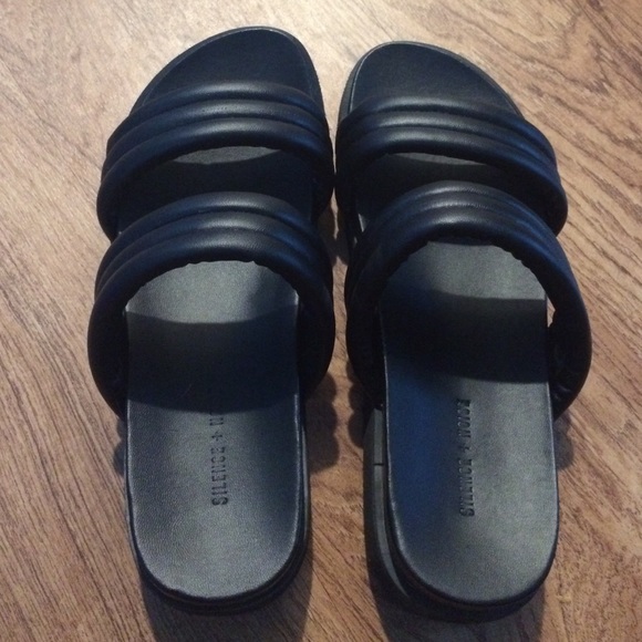 Black two strapped sandals - Picture 3 of 3