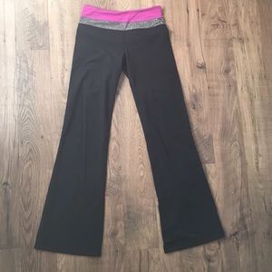 Size 4 Lululemon reversible black yoga pants