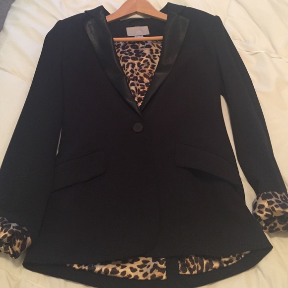 H&M Tuxedo Jacket with leopard print lining