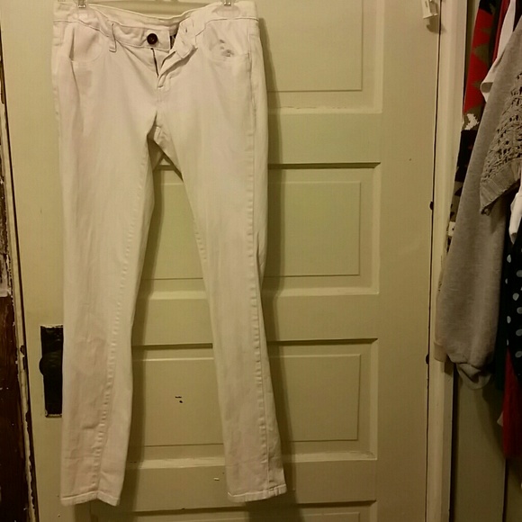 White skinny jeans