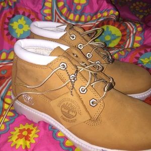 BRAND NEW AUTHENTIC WATERPROOF TIMBERLANDS !