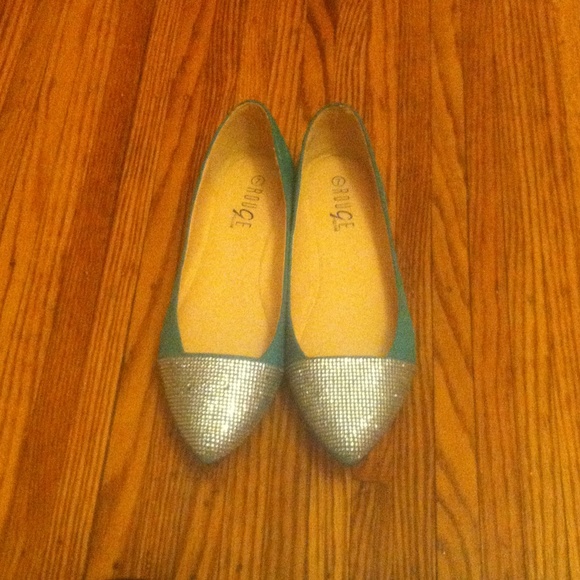 Flats - Picture 1 of 2