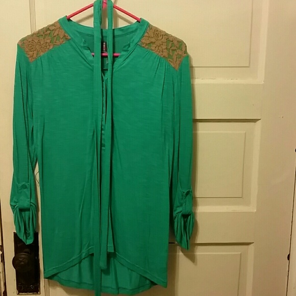 Grey long sleeve shirt. Girls size large (14)