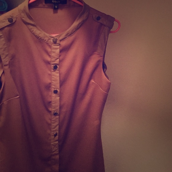 A dress,cut sleeved on the side and up to ur knees - Picture 1 of 1