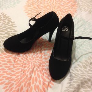 Black heels!!