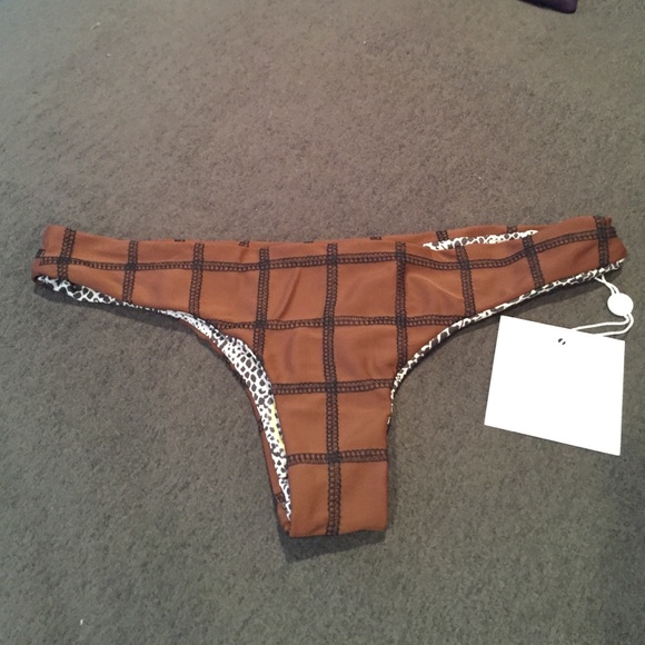 Acacia bottoms