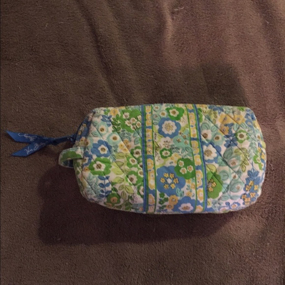 Vera Bradley medium cosmetics bag, good condition - Picture 2 of 4