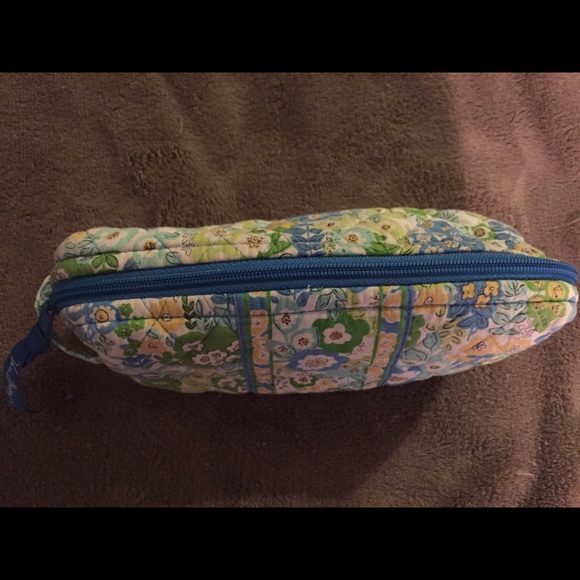 Vera Bradley medium cosmetics bag, good condition - Picture 3 of 4