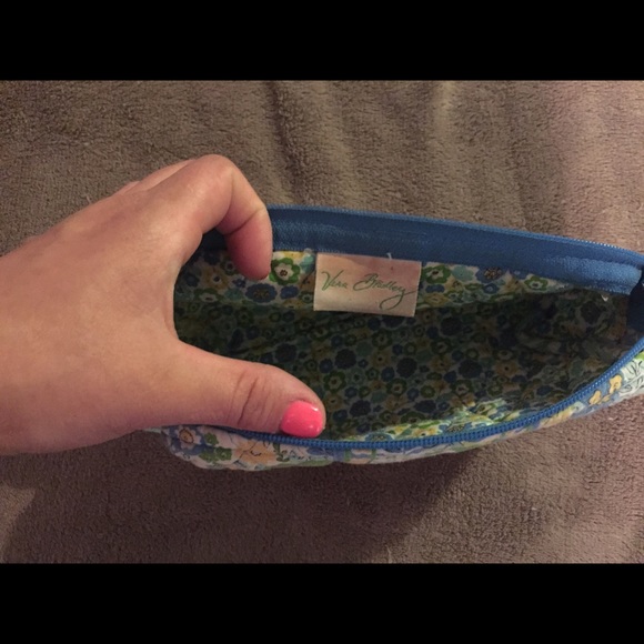 Vera Bradley medium cosmetics bag, good condition - Picture 4 of 4