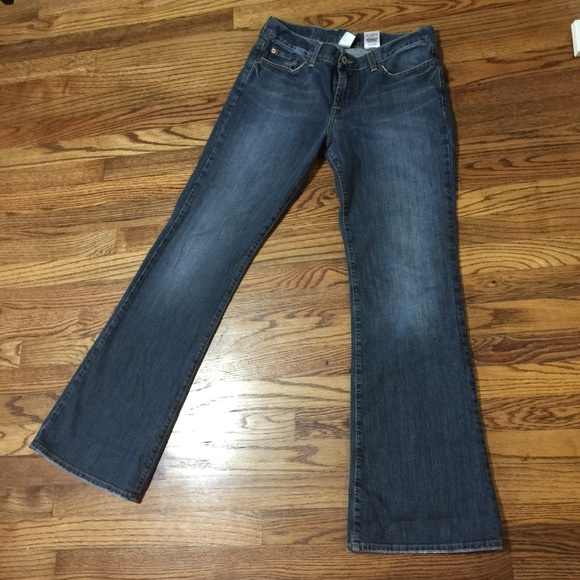 Size 29 (8) Lucky Brand jeans.