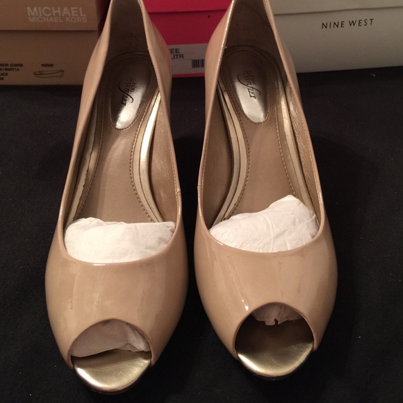 Beige small heels