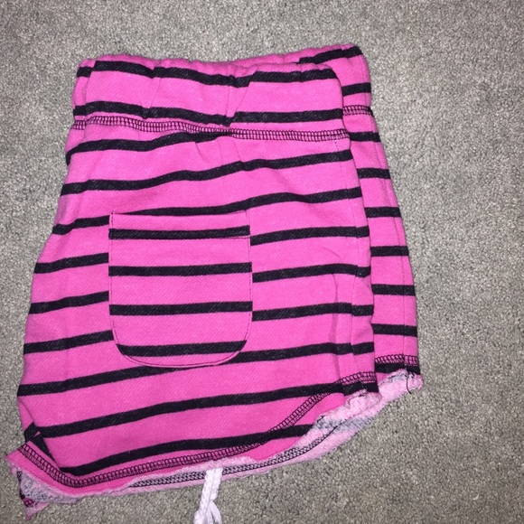 Pink with black stripes - Picture 3 of 4