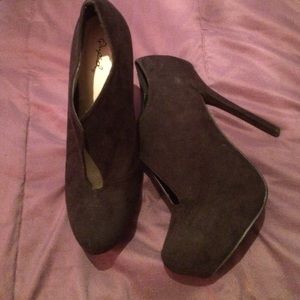 Black boots front open