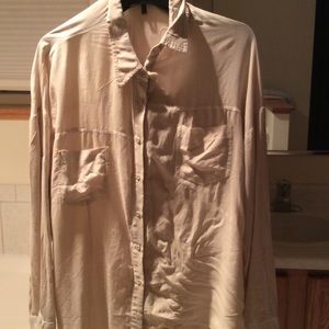 Long sleeve, buttoned shirt