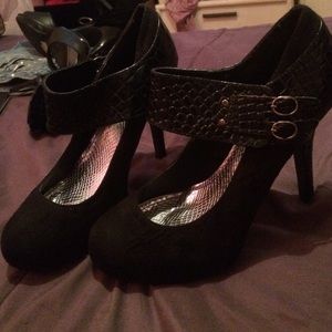 Bamboo black heels stap