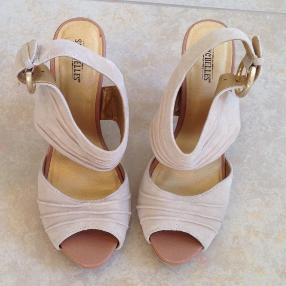Seychelles "Gypsy" Suede Heels - Picture 2 of 4